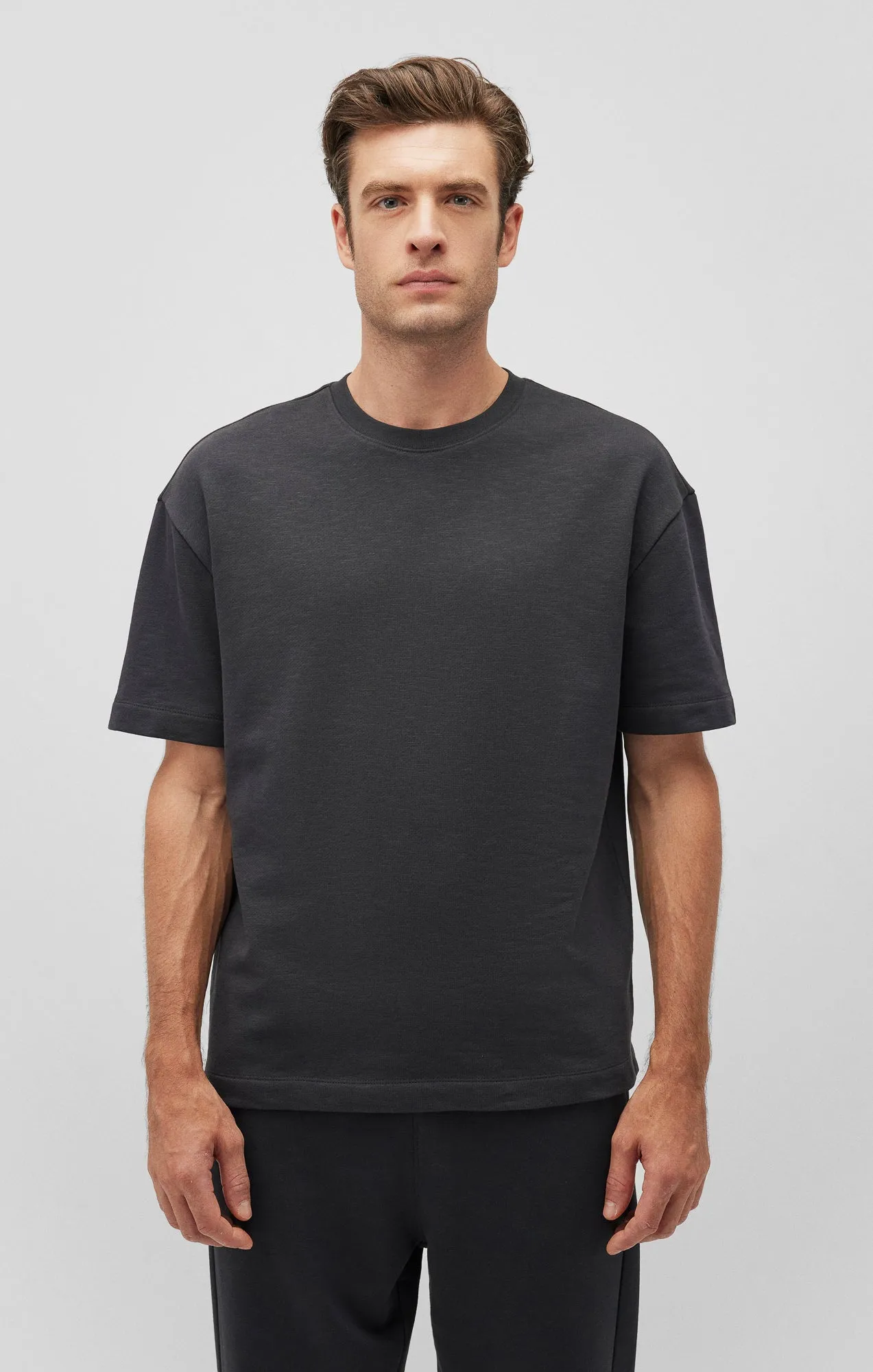 DROP SHOULDER T-SHIRT IN PIRATE BLACK